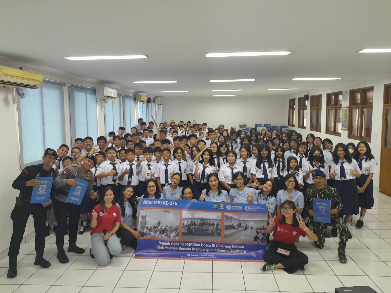 BRIMOB GOES TO SMP DON BOSCO III CIKARANG SELATAN OLEH YAYASAN BERSATU MEMBANGUN  INDONESIA SEJAHTERA